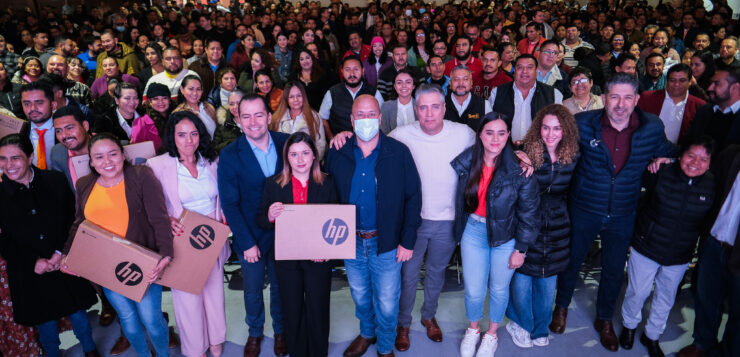 Teachers in the La Ciénega Region of Jalisco receive new computers