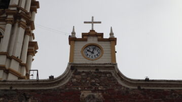 Ajijic residents live one hour late, thanks to church clock