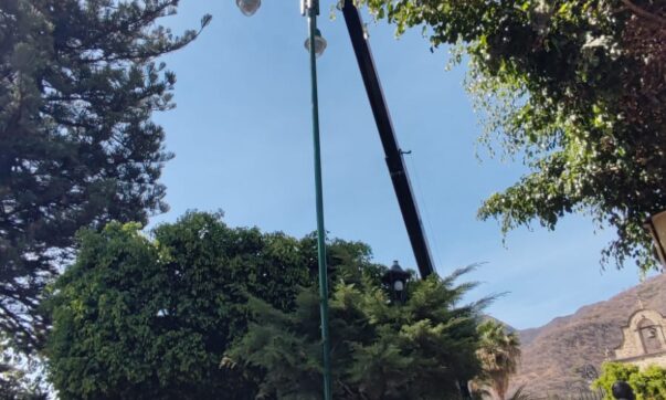 Photonote: New lighting fixtures to be installed in Ajijic plaza