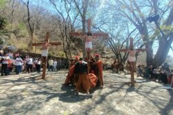 Dramatic Passion Play draws faithful in Chapala as 100 follow the cross