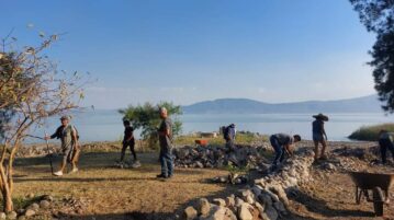 Ajijic volunteers begins work on La Crucita beach upgrade