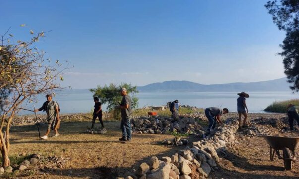 Ajijic volunteers begins work on La Crucita beach upgrade